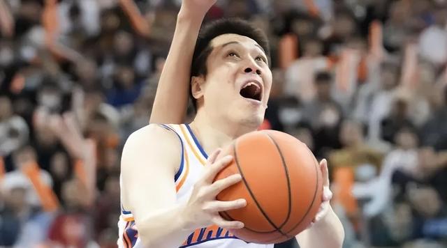 问鼎娱乐-埃因霍温训练开放日，赛后队长鼓劲引欢呼，CBA季后赛在即，细节决定成败(孙颖莎亚运会比赛视频回放)