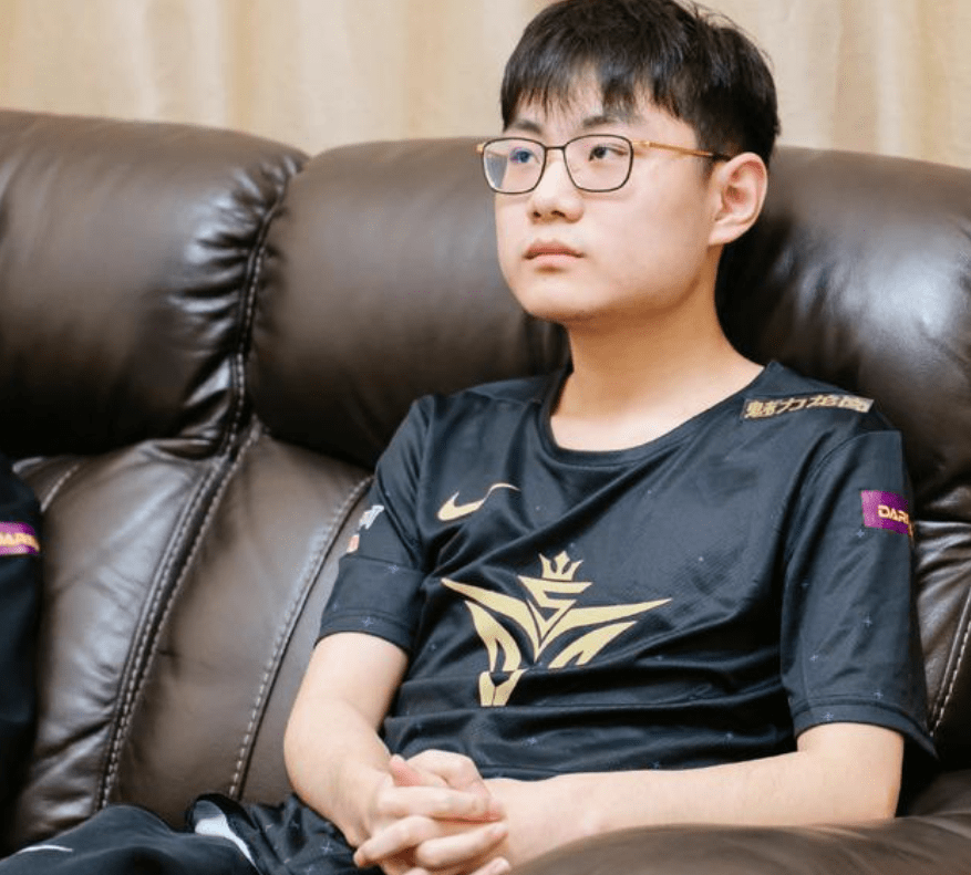 问鼎-关于Rookie回归赛场，精彩发挥首场状态亮眼，拜仁观众沸腾！的信息