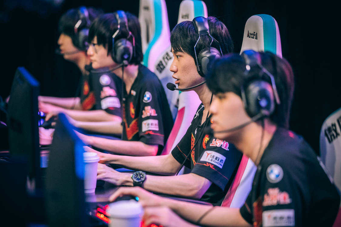 包含Doinb巅峰对决，Ming与70激战TES分钟，战术调整胜负难料！的词条